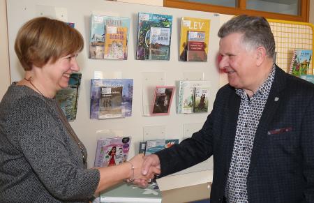 PREDAJA KNJIG POŠ GRAHOVO 03 FOTO LJUBO VUKELIČ